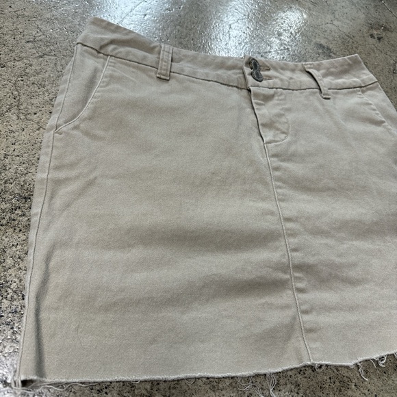 Dickies khaki mini skirt raw edge hem size 3 - Picture 3 of 8